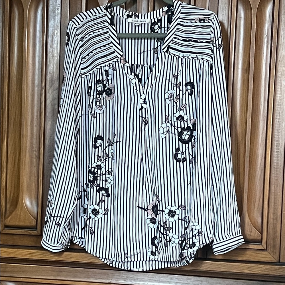 Black Rainn Black and White Striped Floral Blouse VNeck Pleated Roll Tab